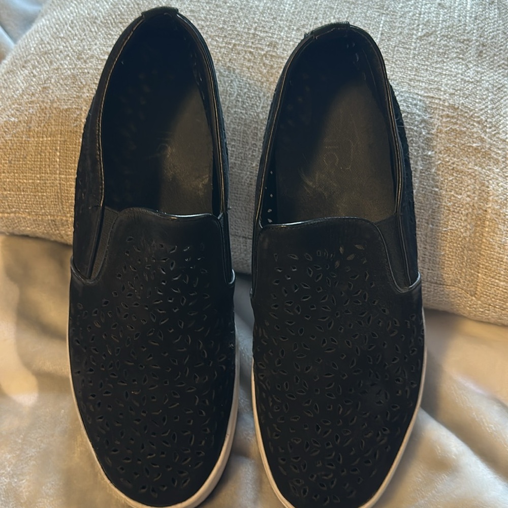 VIONIC women’s slip on sneakers suede black size 9 - Picture 9 of 10